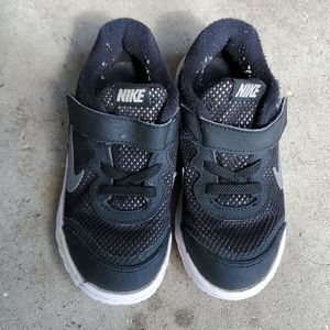 Nike gym shoe sneakers